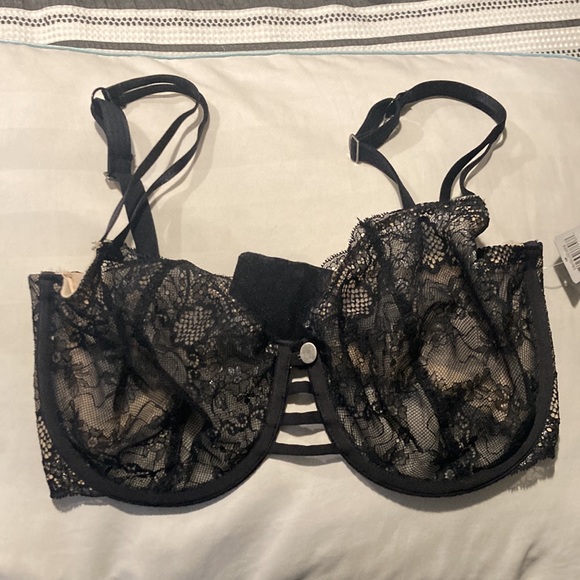 PARISA - Picture 2 of 14